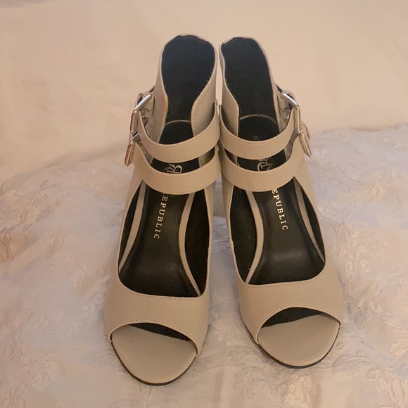 Rock & Republic Double Strap Heels - Picture 6 of 12